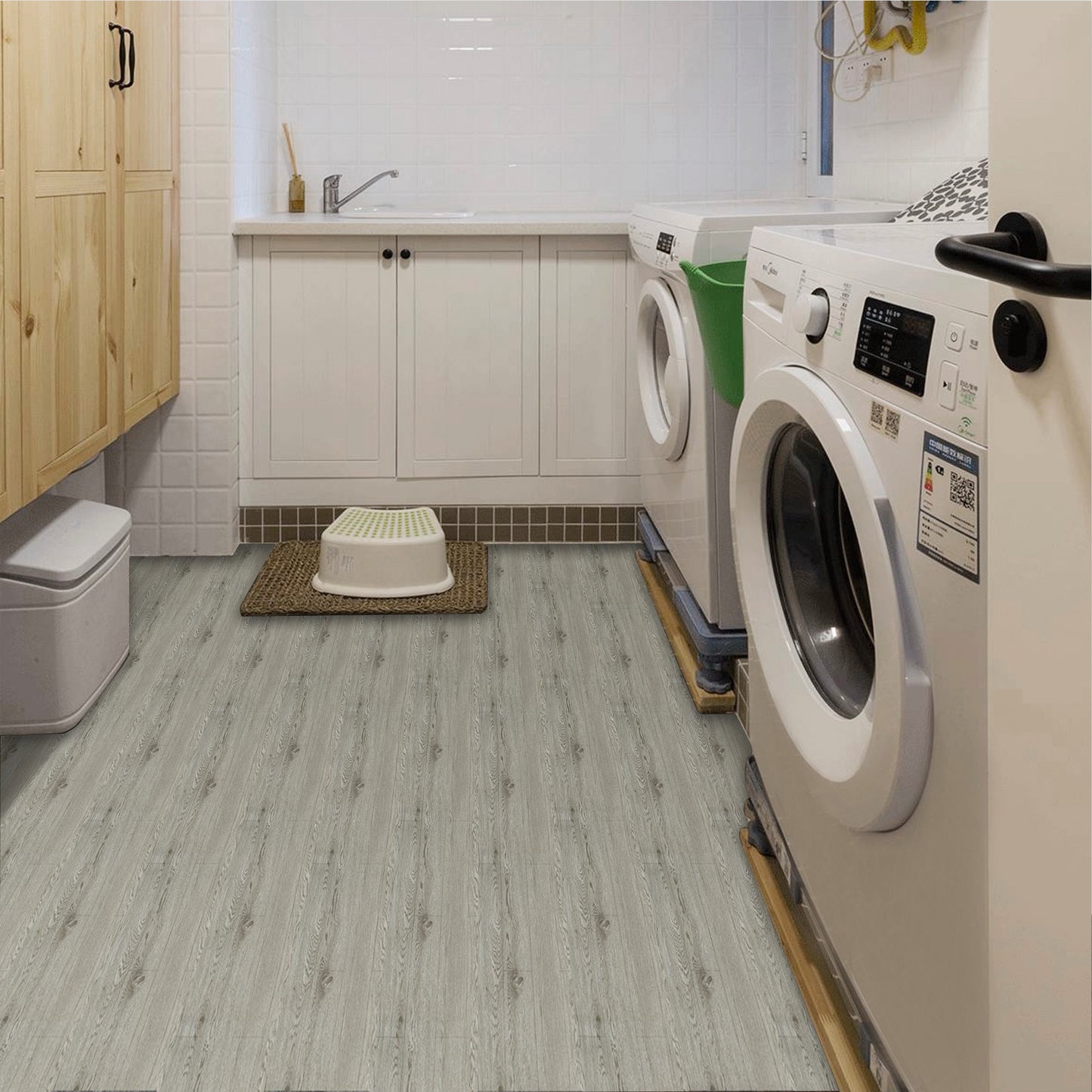 UMIGGEE Peel and Stick Vinyl Flooring Roll 23.6-in x 196-in/31 Sq.Ft Thicken Self-Adhesive Vinyl Wood Grain Floor Wear-Resistant Easy DIY Install Home Decor