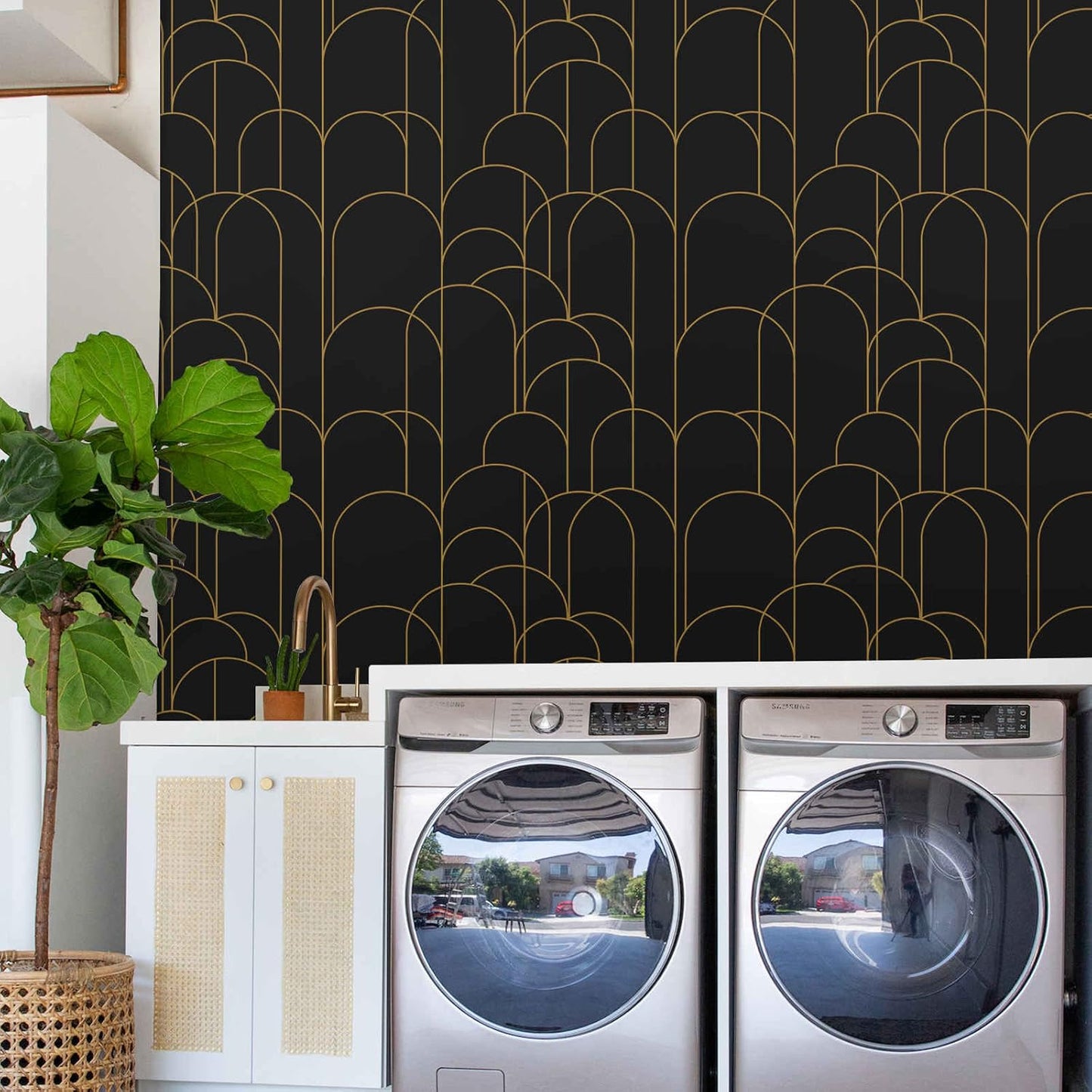 Abyssaly Black Peel and Stick Wallpaper Strip Line Contact Paper 17.7" x 78.7" Black/Gold Geometric Self-Adhesive Removable Vinyl Wallpaper for Bedroom