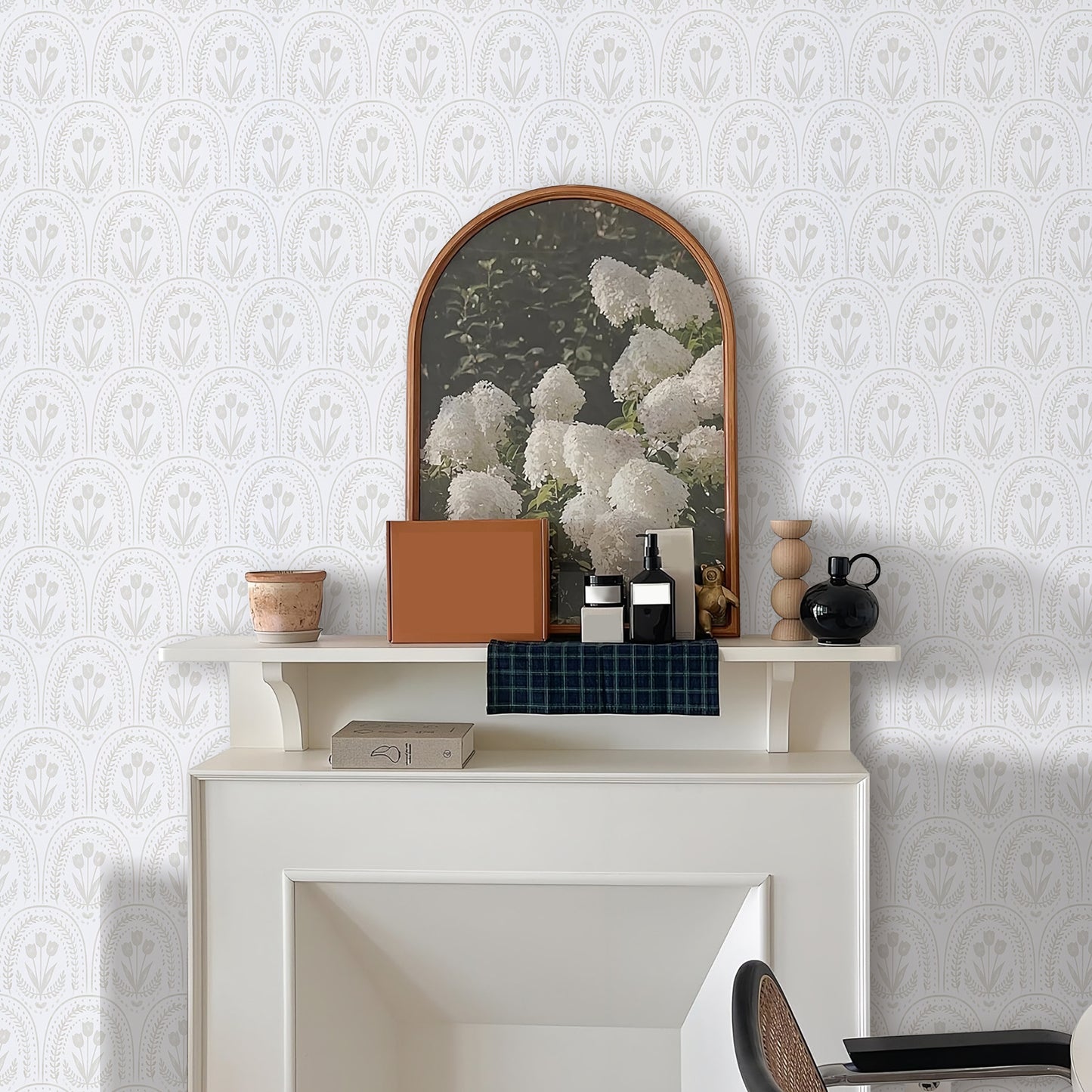 Abyssaly Floral Wallpaper, 17.3" x 118" Tulip Peel and Stick Wallpaper Self-Adhesive Removable Contact Paper for Cabinets, Home Decoration, Wall Covering, Antique Furniture Renovation